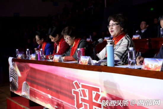 整容强大的评委席.