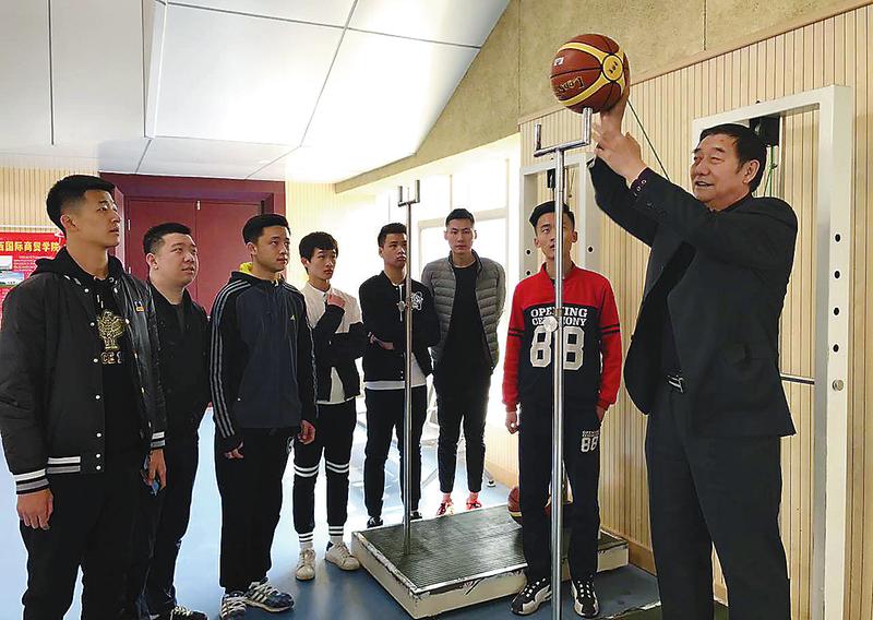 走进西安培华学院"篮球乐园"