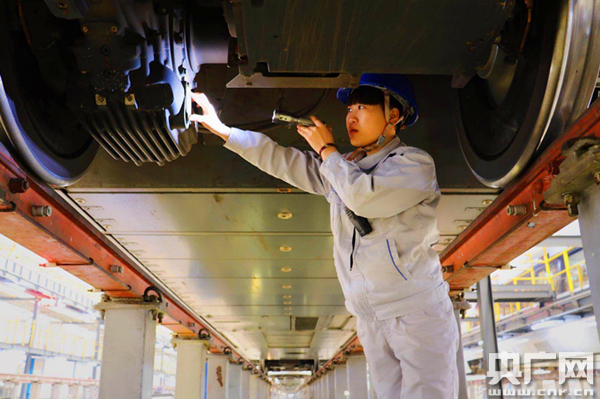 一名"90后"女动车质检员的春运