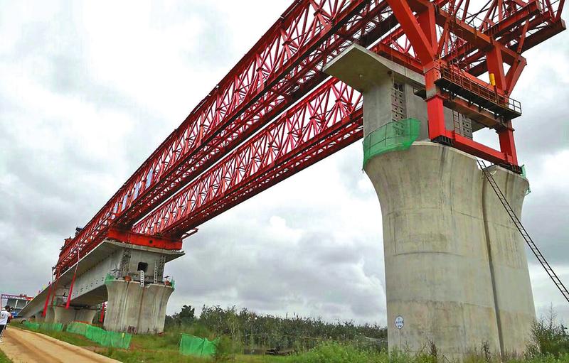 银西高铁漠谷河2号特大桥首孔节段拼装梁完成拼接