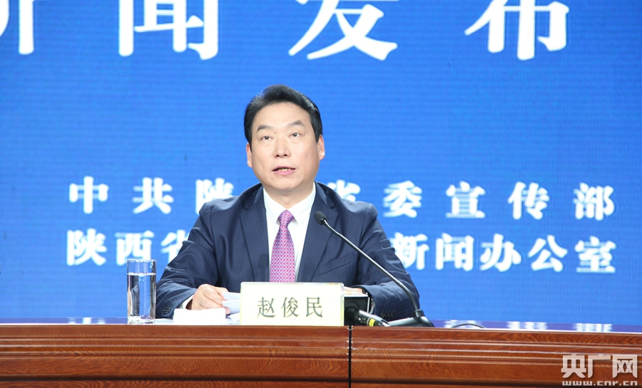 安康市市长赵俊民介绍安康发展 央广网记者 舒隆焕 摄