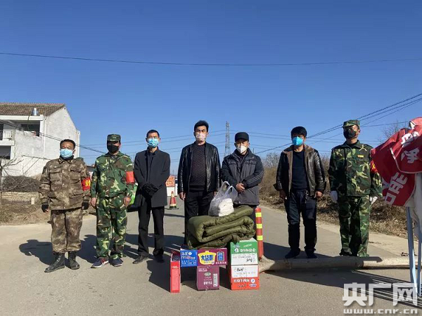 礼泉百岁老兵心系抗疫慰问一线队员