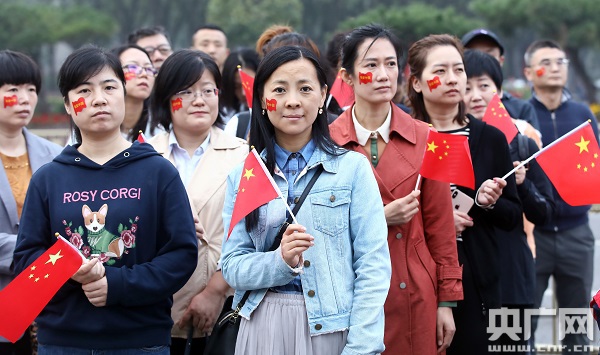 陕西青年社会组织集结社工,志愿者和服务对象开展国旗观礼特别活动