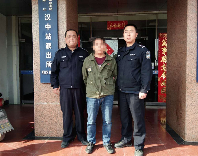 汉中市三男子跨省盗伐千年柏树被安康铁警抓获