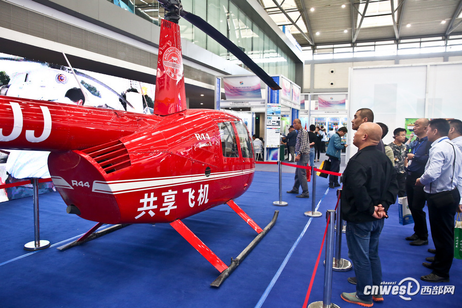 共享飞机吸引众人目光.