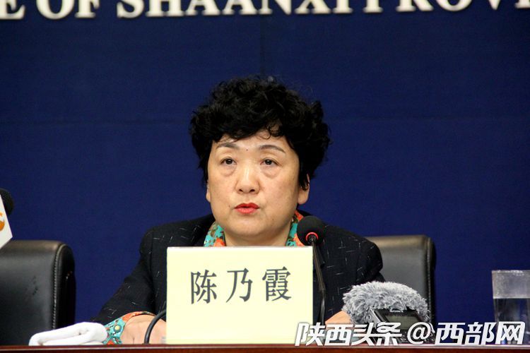 省委高教工委副书记陈乃霞介绍校地"双百工程"结对帮扶工作开展情况