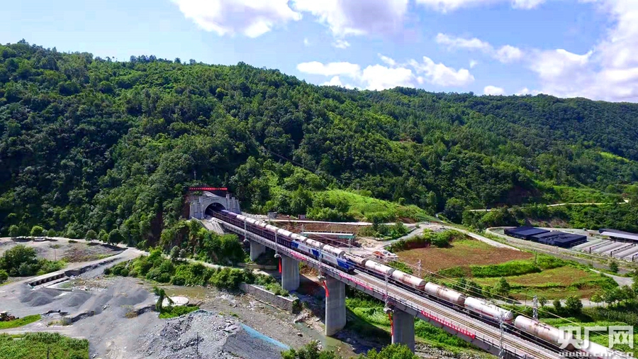 陕南再添铁路大动脉:阳安铁路二线先期开通段通车试运行