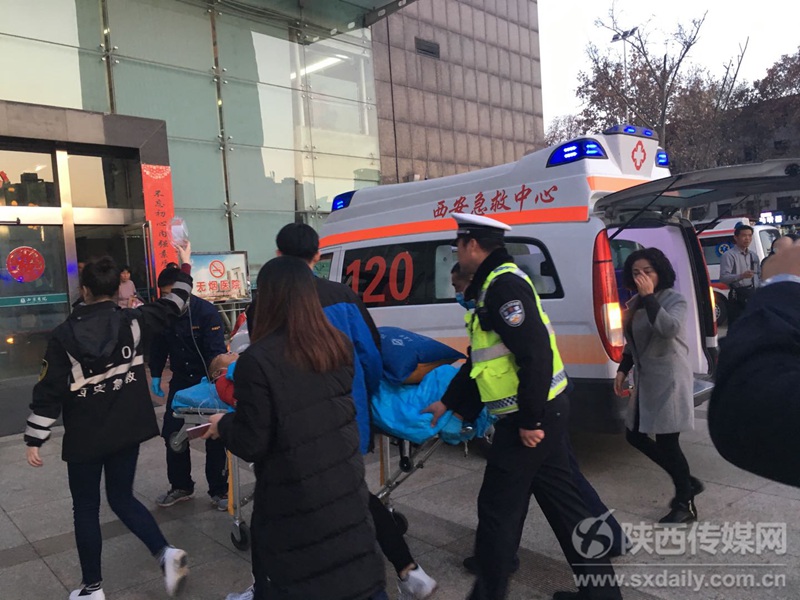 开辟了一条生命通道,仅用13分钟,便成功于18时28分将患者护送至西京