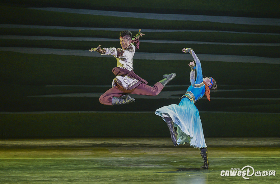 鄂尔多斯舞剧《森吉德玛》开演 为古城带来草原民族风情