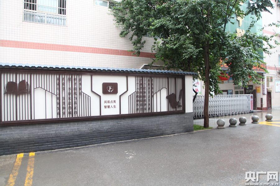 广文巷内学校外改造后的文化墙(央广网记者 舒隆焕 摄)
