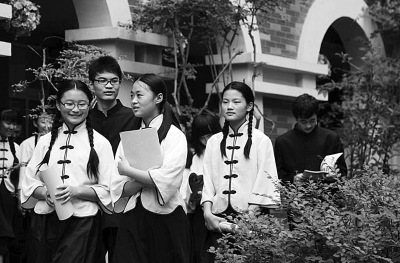 视频展现的是一段"民国风情".学校提供