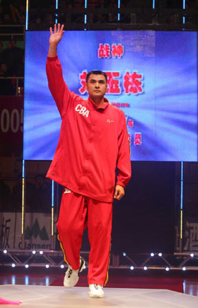 碎骨十块换魔戒一枚 刘玉栋终成指环王