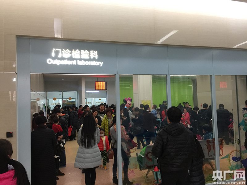 天津市第二儿童医院爆满 8小时就医看病难