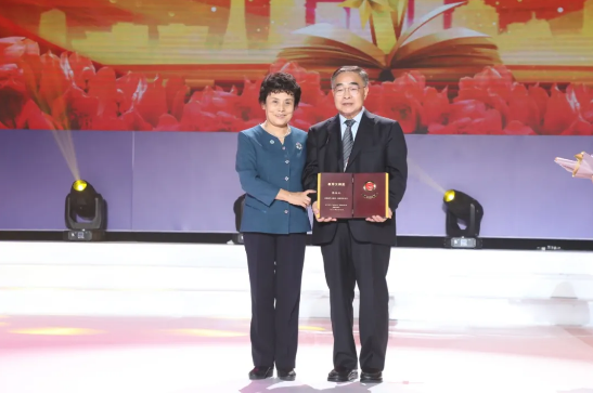 天津中医药大学校长张伯礼院士荣获教学大师奖 150万奖金捐"勇搏基金"