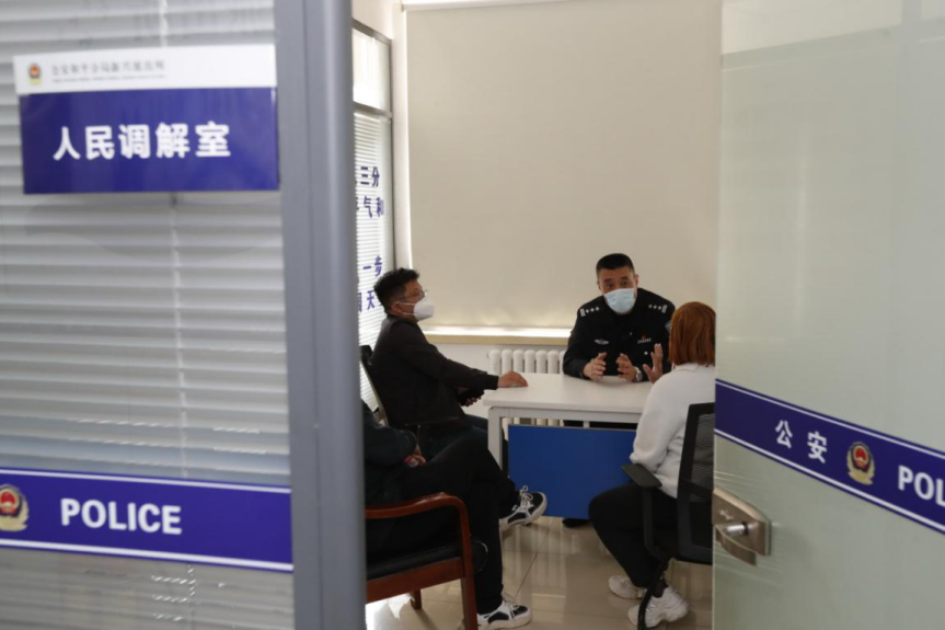 津城派出所民警的一天:件件平凡事 丝丝为民情_央广网