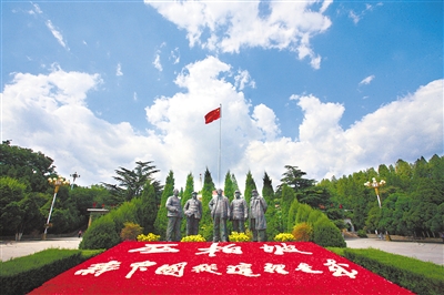 西柏坡纪念馆广场.记者田明摄