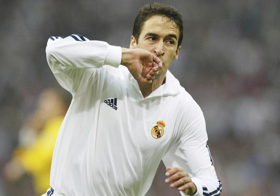 劳尔亲吻戒指经典瞬间