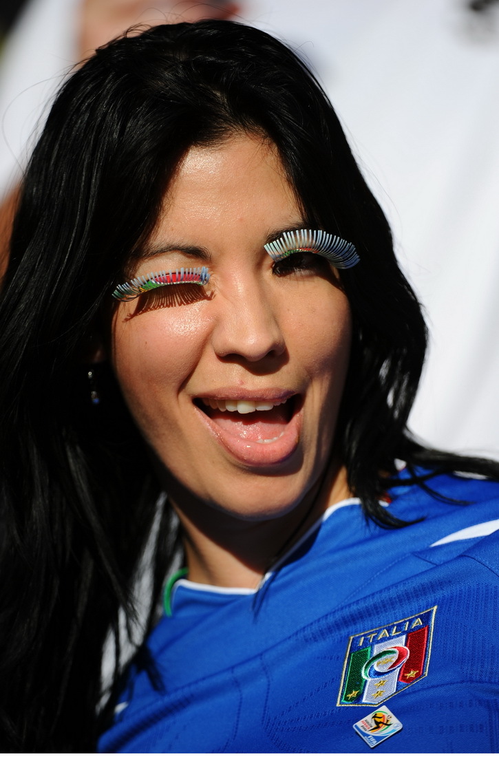 [今日球迷脸]意大利美女孕妇来助威