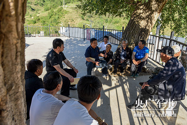 梁建明:驻村扶贫1200多天,镌刻在十八盘村的乡土深情