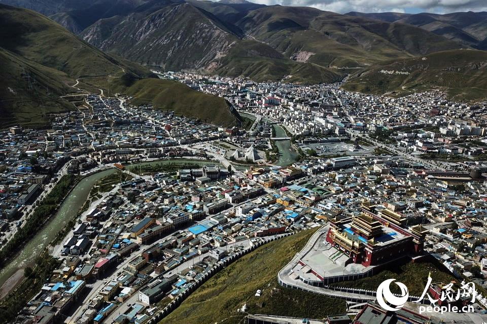 丰台扶贫矩阵 青海治多县玉树州街景   玉树市位于青藏高原腹地,玉树