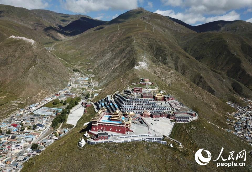 丰台扶贫矩阵 青海治多县玉树州街景   玉树市位于青藏高原腹地,玉树