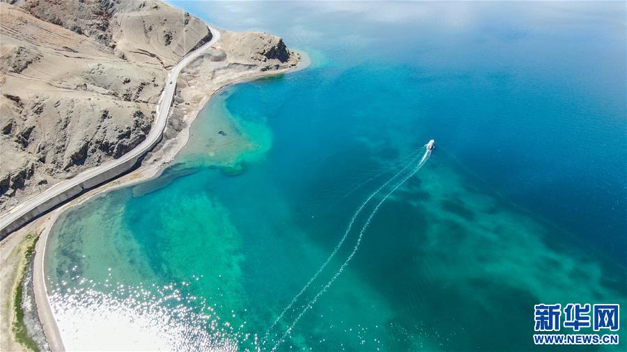 鸟瞰神奇班公湖