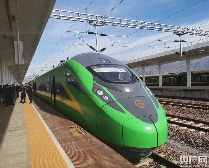时速160公里"复兴号"动车首秀 昆明至蒙自动车开行