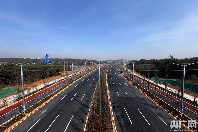 滇中新区东区道路主骨架空港大道中段进入通车倒计时