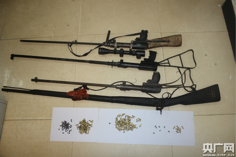 昌宁公安局漭水派出所开展缉枪治爆行动缴获火药枪射钉枪