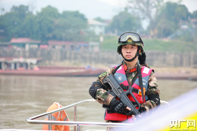 红河边防支队在中国河口启动水上巡逻执法