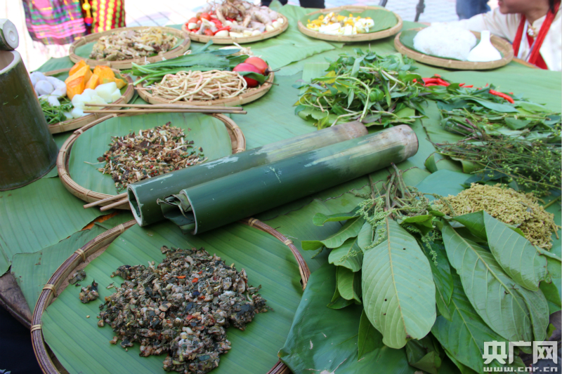德宏傣族景颇族自治州千人共享绿叶宴喜迎目瑙纵歌节