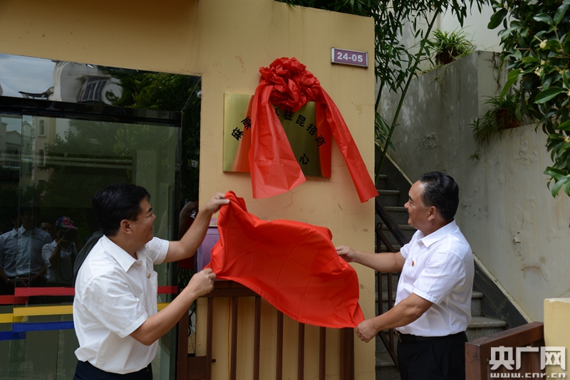 麻栗坡县委副书记,代理县长王树忠代表县委,县人大常委会,县人民政府