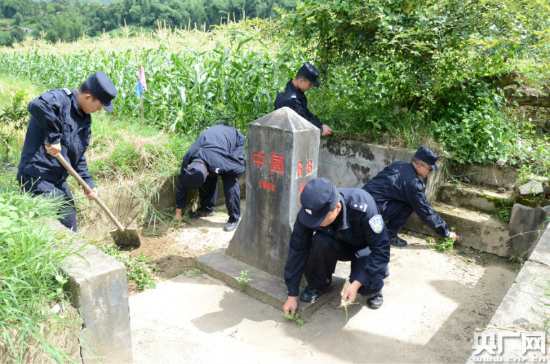 巡逻边界描红界碑云南德宏开展勿忘国耻纪念九一八主题党日活动