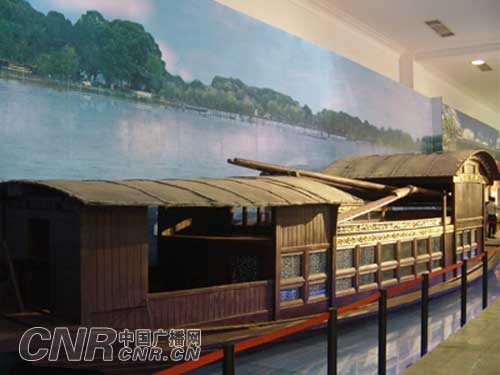 "南湖红船"驶进北京 图片展掀高潮