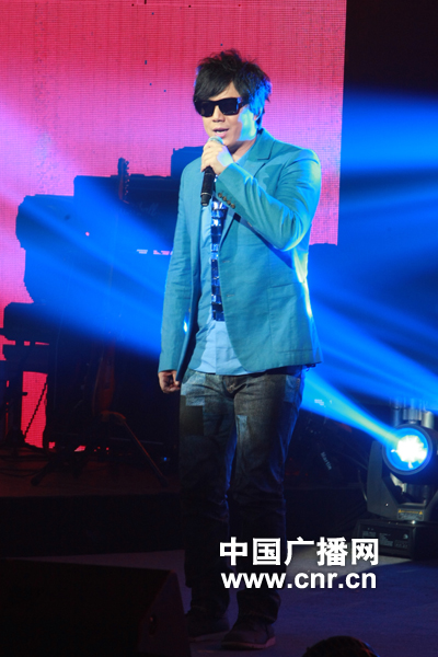 萧煌奇演唱歌曲《你是我的眼》