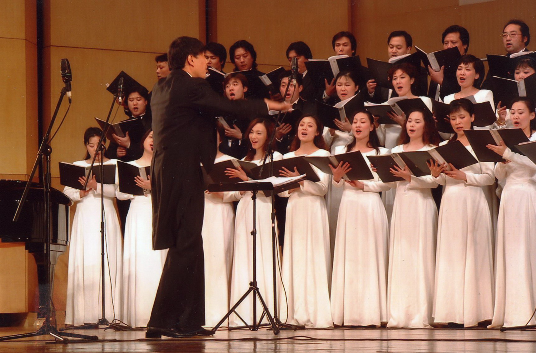 隶属中国广播艺术团的中国广播之友合唱团