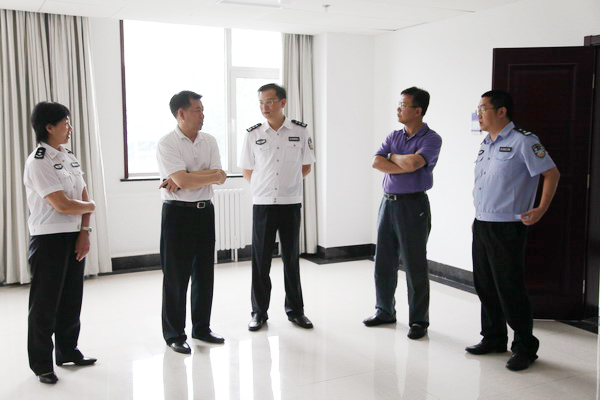 公安部出入境管理局局长调研