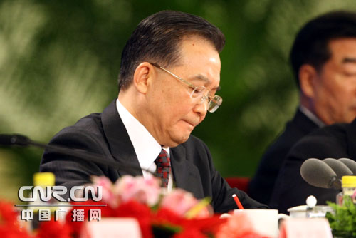 温总理在人民大会堂与中外记者见面并回答记者提问--中国广播网