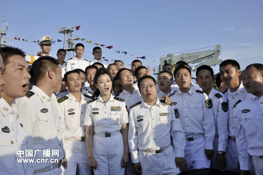 海政文工团大型文艺晚会《辉煌与忠诚》组图(四)